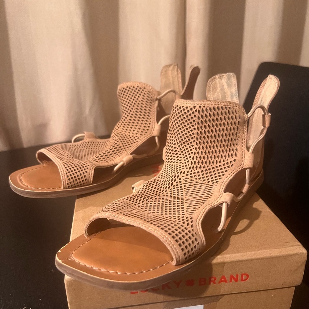 Lucky Brand Bartega Sandal size 7.5/38